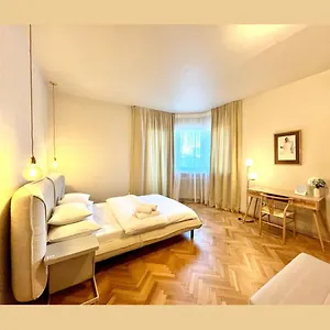  Habitación en casa particular Center Unirii Square Private With View - Shared Amenities